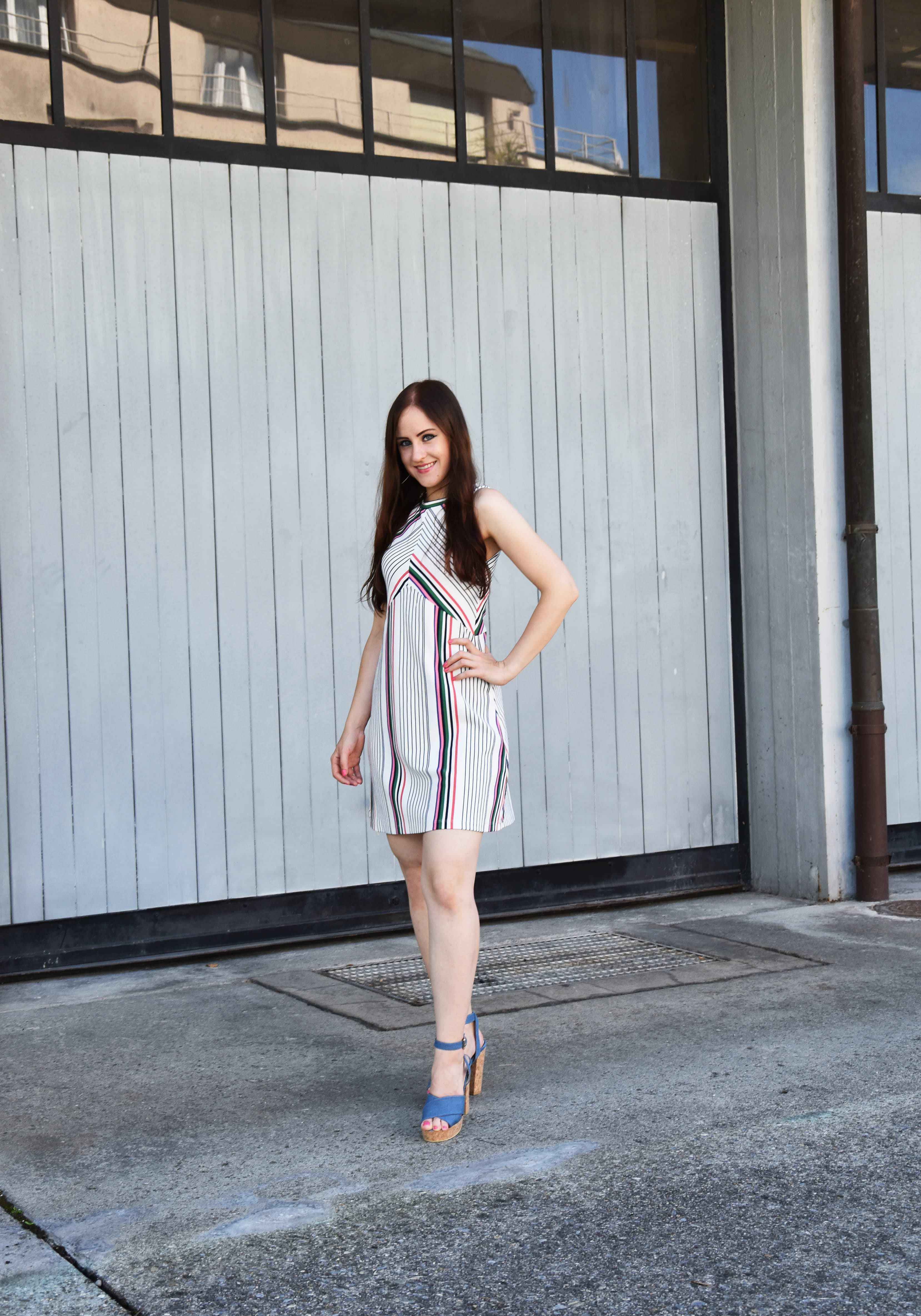 Striped dress fashion blogger