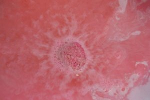 Lush rose Bombshell water