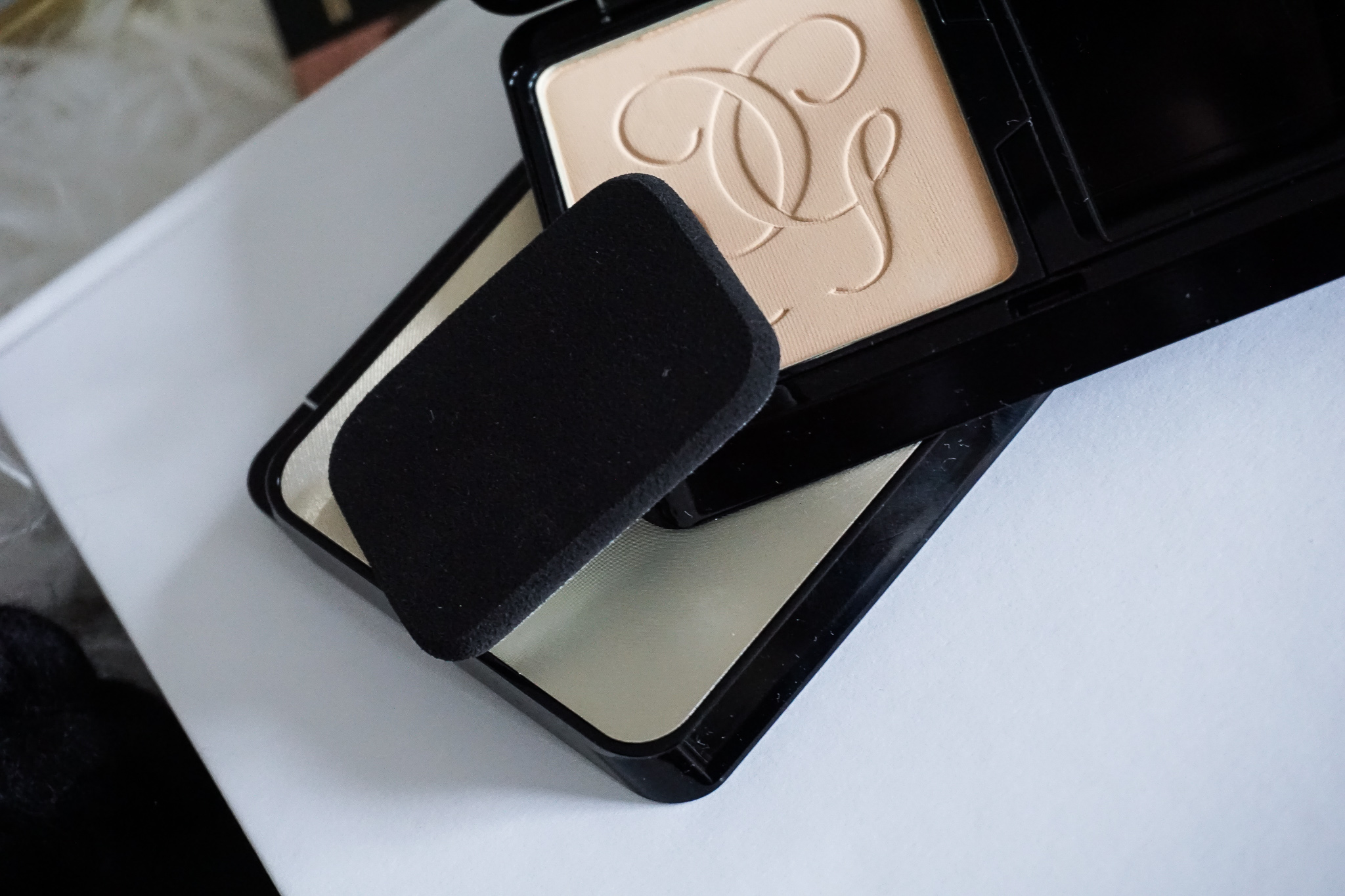 Guerlain Lingerie de Peau Compact Mat Alive Review