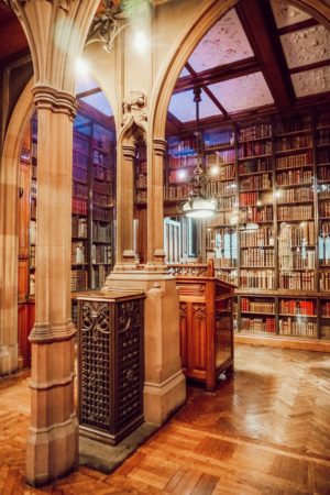 Die John Rylands Library (John-Rylands-Bibliothek) ist ein Teil der John Rylands University Library in Mancheste