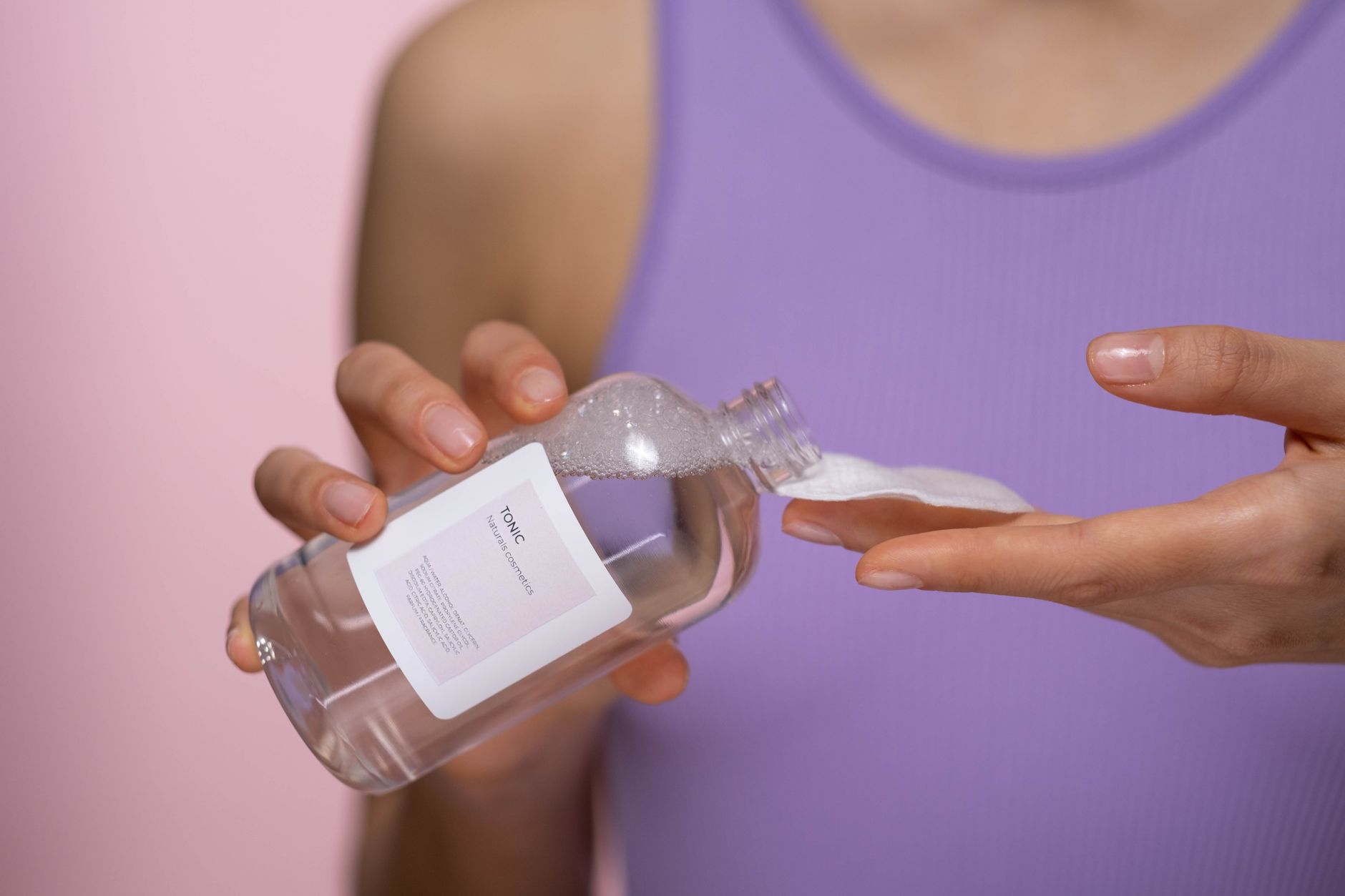 Glow Tonic: Warum Gesichtswasser mit AHA deine Haut transformiert