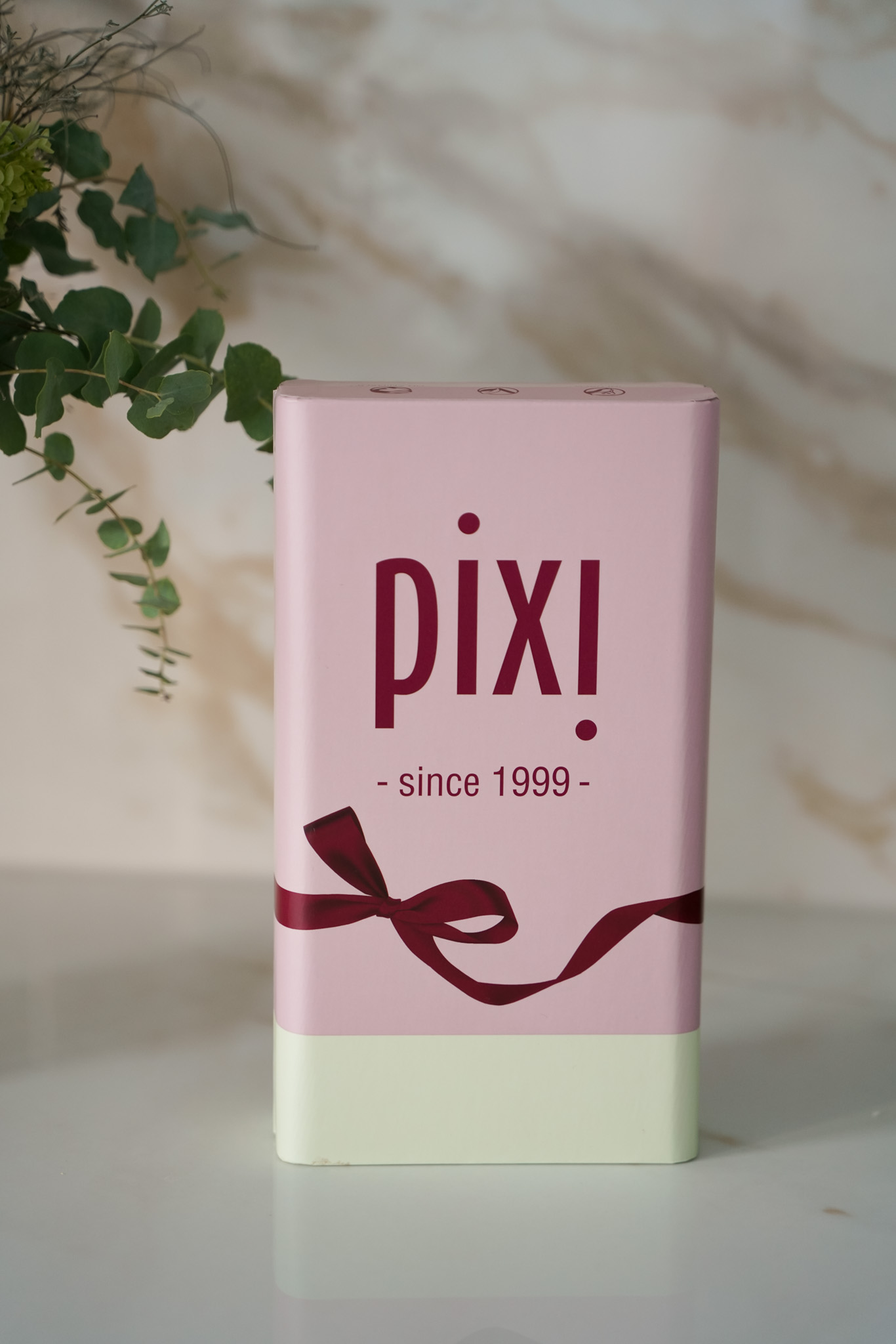 Pixi Geschenkbox in Rosa mit bordeauxroter Schleife